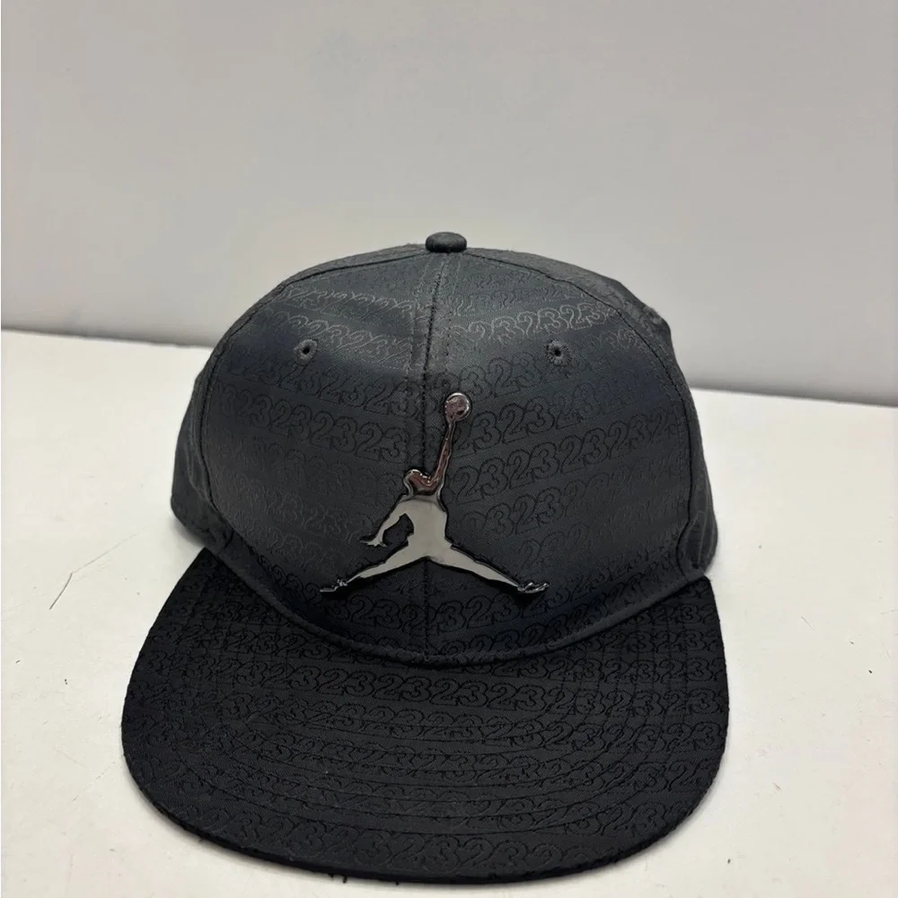 Nike Air Jordan Hat Youth One Size Fits Most Adjustable Snapback Gray / Black